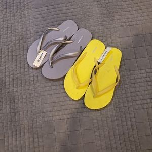 Old Navy Flips Flip sandals Yellow/gray 2 for 1 size 9